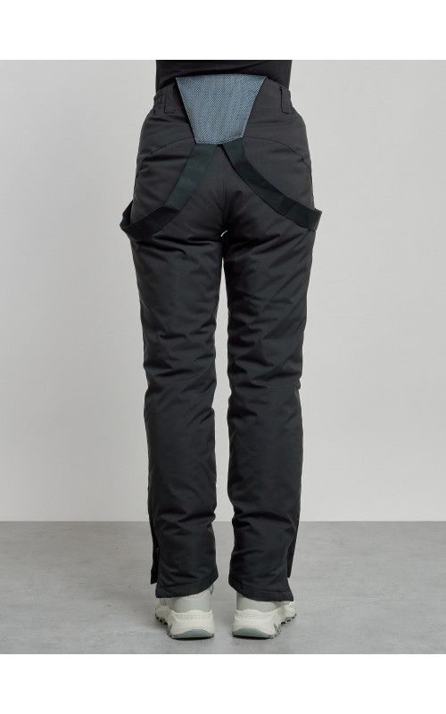 Женский горнолыжный костюм для зимних видов спорта.