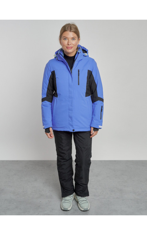 Женский горнолыжный костюм для зимних видов спорта.