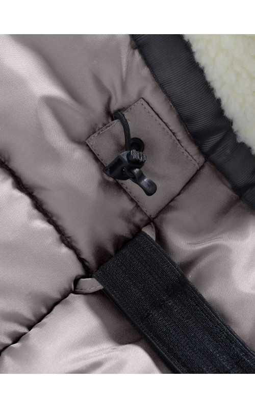 Тёплая детская парка с регулируемой посадкой.