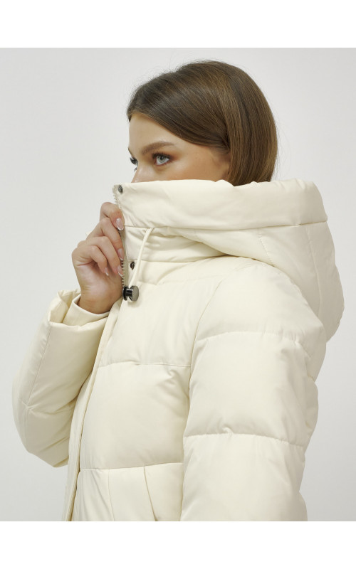 Женский зимний пуховик с капюшоном, светло-бежевый, удлинённый. в Тюмени