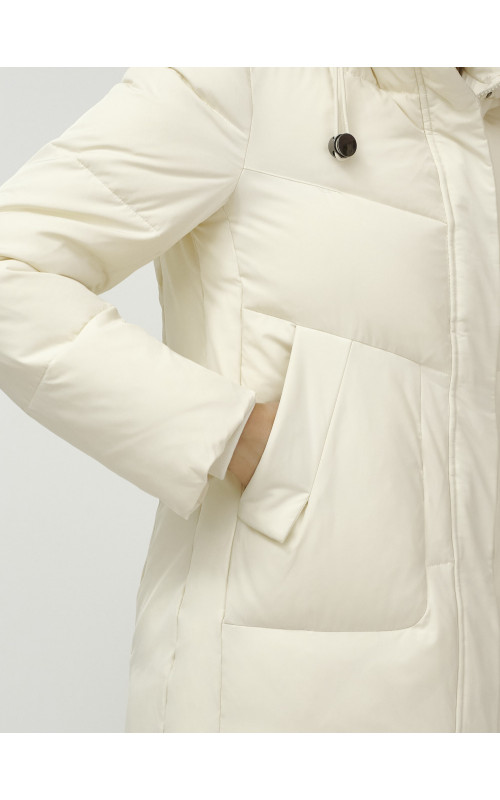 Женский зимний пуховик с капюшоном, светло-бежевый, удлинённый. в Тюмени