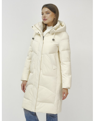 Зимний пуховик с воротником-стойкой.