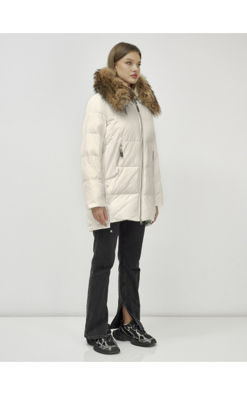 Пуховик женский зимний с мехом енот бежевый премиум в Тюмени