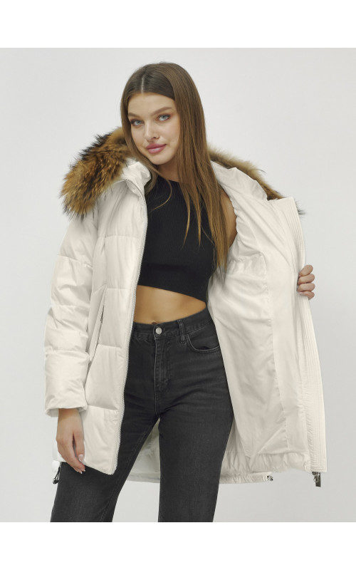 Пуховик женский зимний с мехом енот бежевый премиум в Тюмени