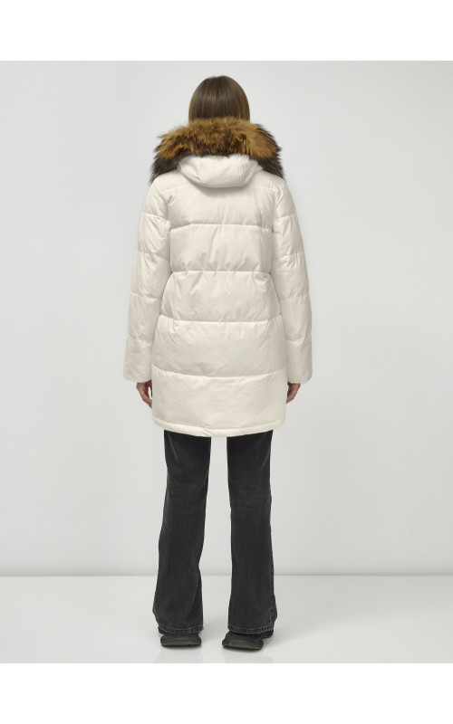 Пуховик женский зимний с мехом енот бежевый премиум в Тюмени