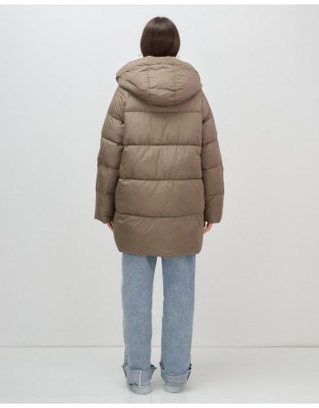 Женская зимняя куртка с капюшоном: стиль и комфорт для холодной зимы