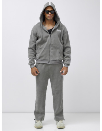 Мужской спортивный костюм для активного образа жизни.