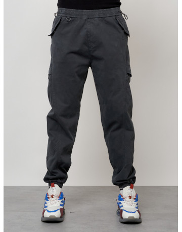 Мужские брюки зауженного кроя.