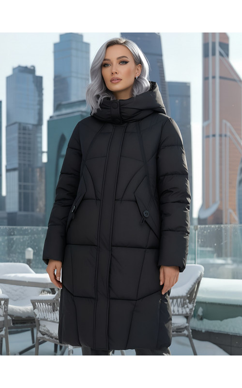 Длинный женский пуховик с капюшоном.