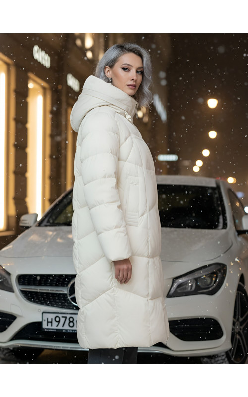 Длинный пуховик для женщин с капюшоном.
