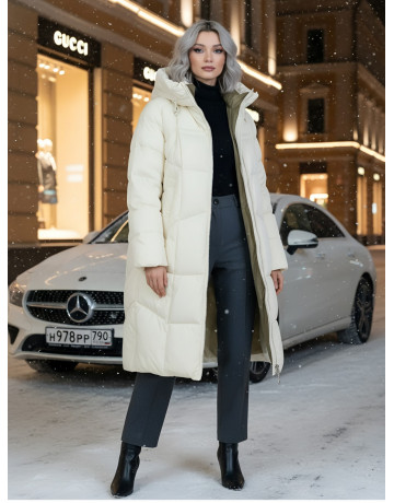 Длинный пуховик для женщин с капюшоном.