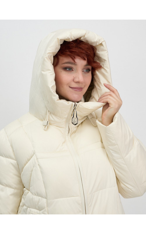 Длинный пуховик для женщин с капюшоном.
