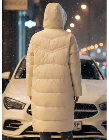Длинный пуховик для женщин с капюшоном.