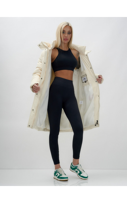 Женский зимний пуховик с капюшоном, удлинённый, бежевый. в Тюмени