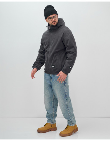 Мужская демисезонная куртка: стиль и комфорт.