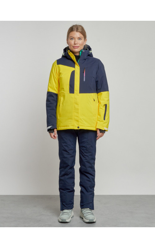 Женский горнолыжный костюм для зимних видов спорта.