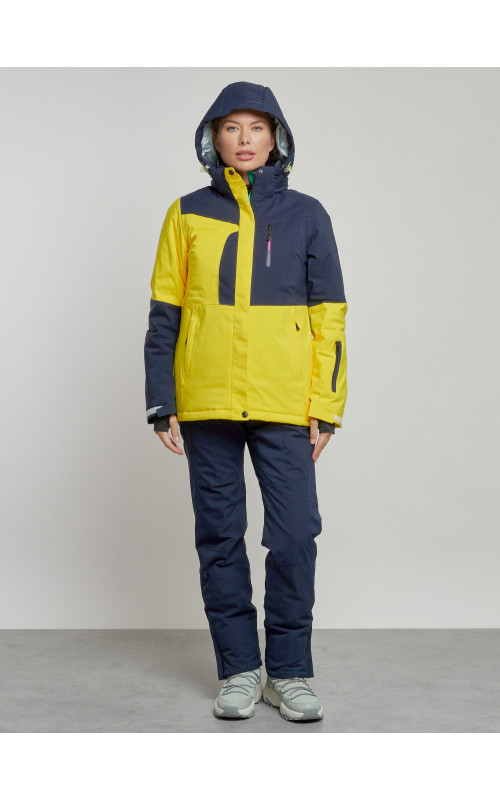 Женский горнолыжный костюм для зимних видов спорта.