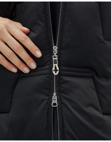 Женский длинный пуховик с капюшоном для зимы.