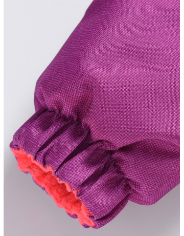 Зимний комбинезон для девочек для активных зимних игр.