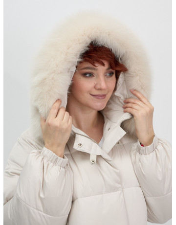 Пуховик с мехом песца, элегантный и стильный, для зимы 2025.