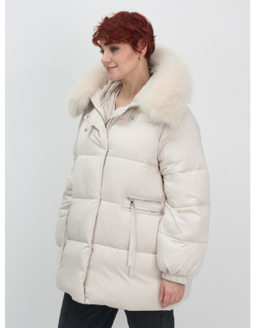 Пуховик с мехом песца, элегантный и стильный, для зимы 2025.