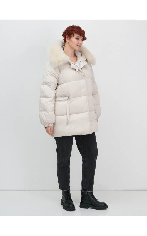 Пуховик с мехом песца, элегантный и стильный, для зимы 2025.