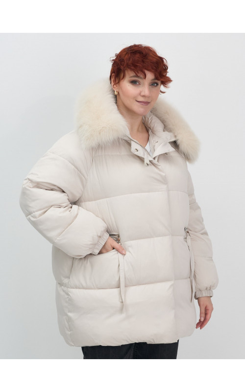 Пуховик с мехом песца, элегантный и стильный, для зимы 2025.