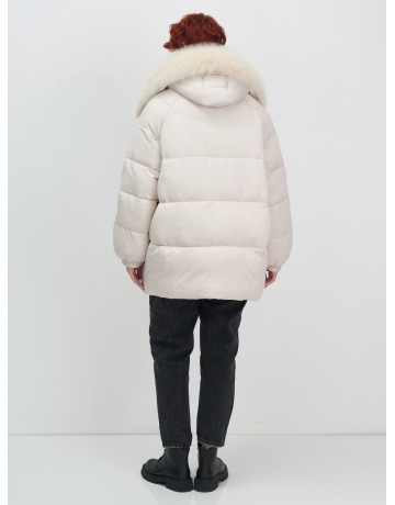 Пуховик с мехом песца, элегантный и стильный, для зимы 2025.