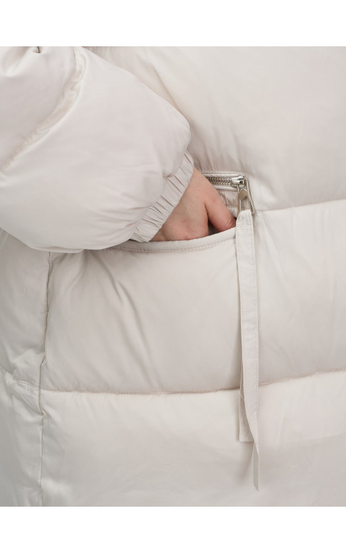 Пуховик с мехом песца, элегантный и стильный, для зимы 2025.