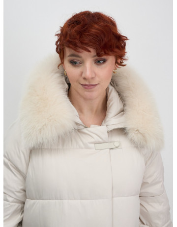 Пуховик с мехом песца, элегантный и стильный, для зимы 2025.
