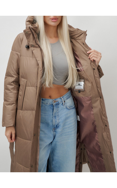 Тёплый женский пуховик с поясом и капюшоном.