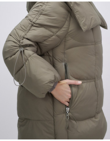 Женский зимний пуховик с капюшоном, коричневый. в Тюмени