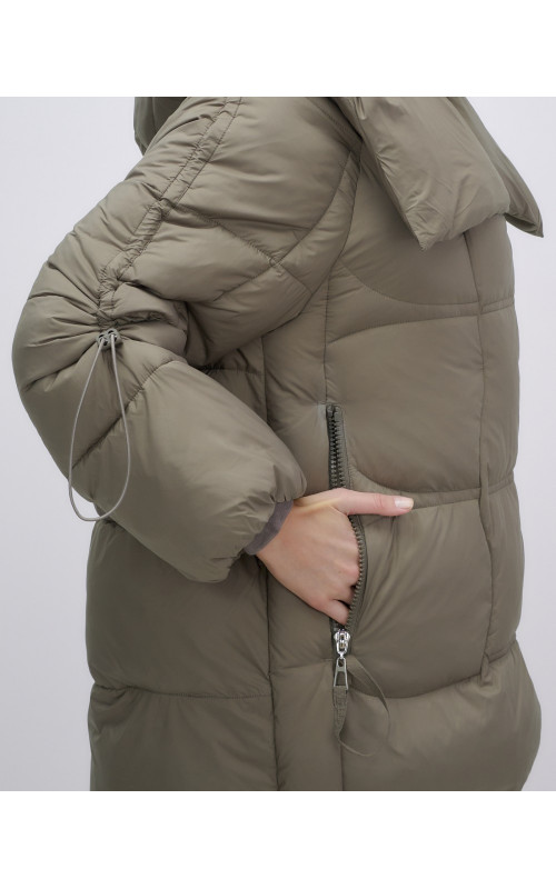 Женский зимний пуховик с капюшоном, коричневый. в Тюмени