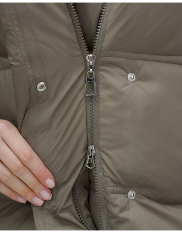 Женский зимний пуховик с капюшоном, коричневый. в Тюмени