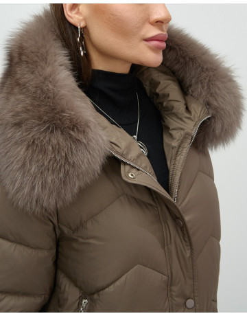 Пуховик для городской леди с мехом песца, защита от влаги и ветра.