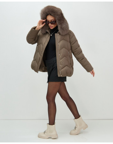 Пуховик для городской леди с мехом песца, защита от влаги и ветра.