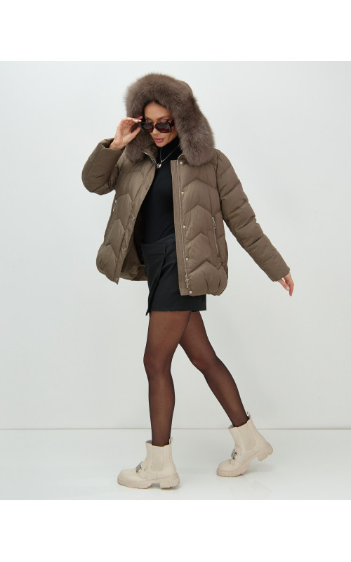 Пуховик для городской леди с мехом песца, защита от влаги и ветра.
