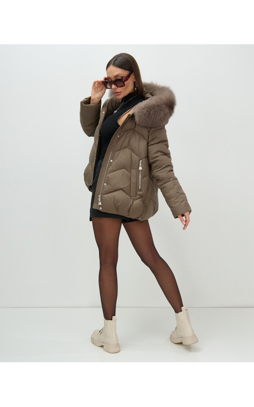 Пуховик для городской леди с мехом песца, защита от влаги и ветра.