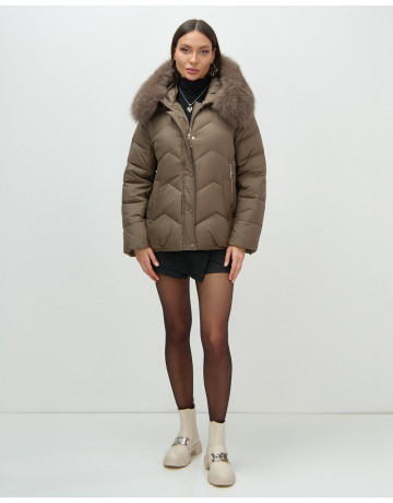Пуховик для городской леди с мехом песца, защита от влаги и ветра.