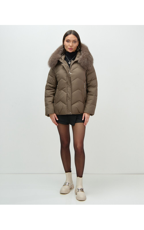 Пуховик для городской леди с мехом песца, защита от влаги и ветра.