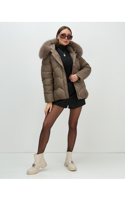 Пуховик для городской леди с мехом песца, защита от влаги и ветра.