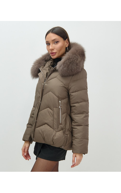 Пуховик для городской леди с мехом песца, защита от влаги и ветра.