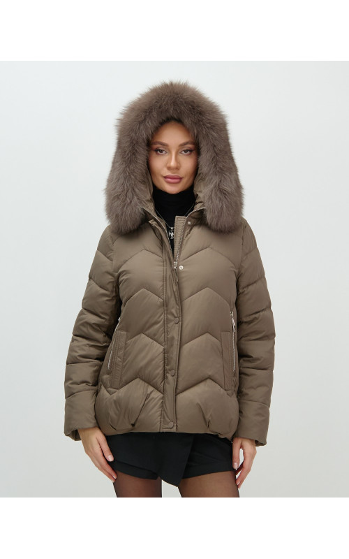 Пуховик для городской леди с мехом песца, защита от влаги и ветра.