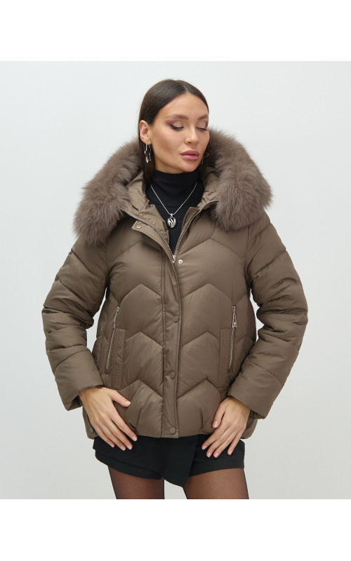 Пуховик для городской леди с мехом песца, защита от влаги и ветра.