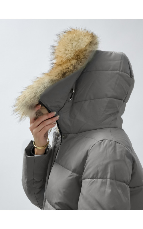 Пуховик женский зимний с мехом енота премиум-класса, серый. в Тюмени