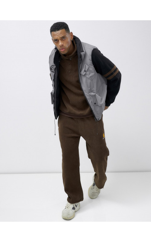 Мужская утеплённая жилетка для активного отдыха и повседневной носки.