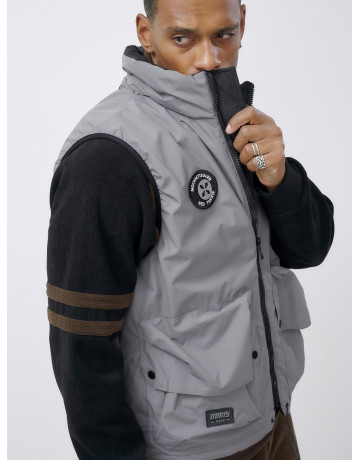 Мужская утеплённая жилетка для активного отдыха и повседневной носки.