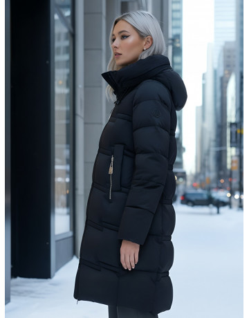 Длинный зимний пуховик для женщин с капюшоном.