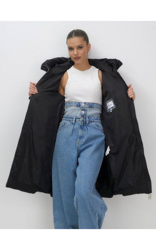 Длинный зимний пуховик для женщин с капюшоном.