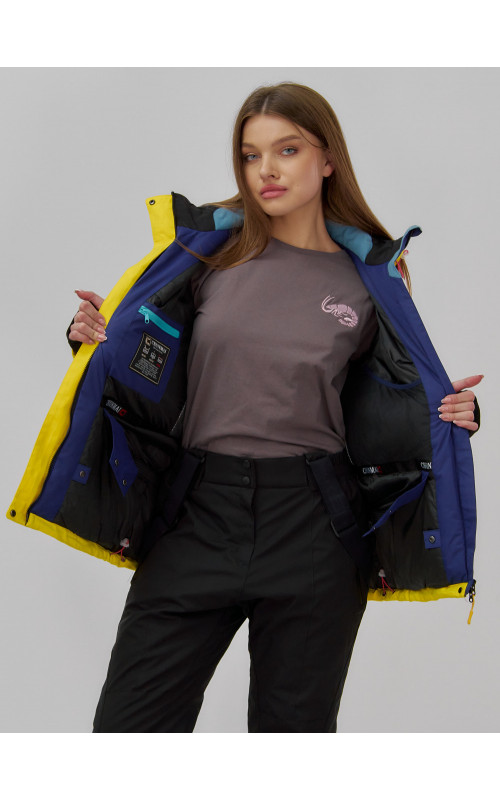 Женская горнолыжная куртка для активных женщин.